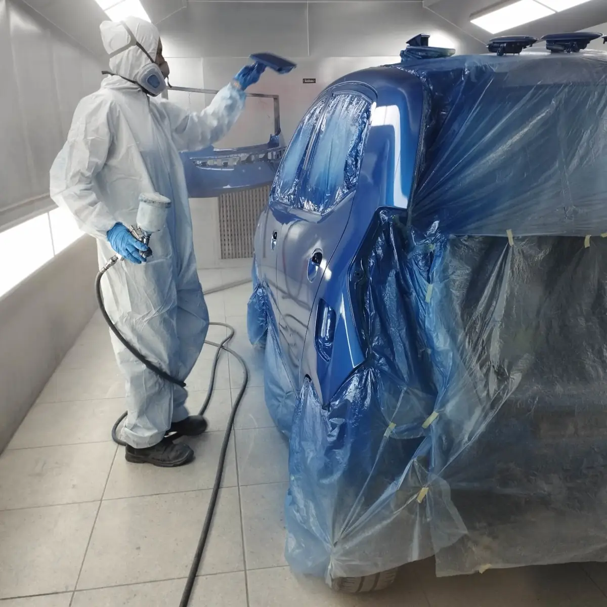 Cabina de pintura automotriz en Bogotá - Talleres Pogo